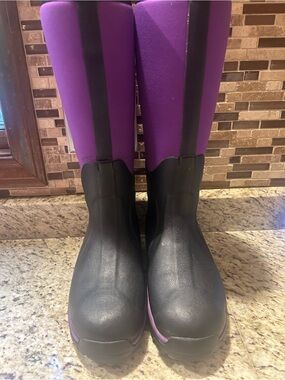 MUCK BOOTS Arctic Sport knee high outdoor boots. Womens size 7-7.5. EUC